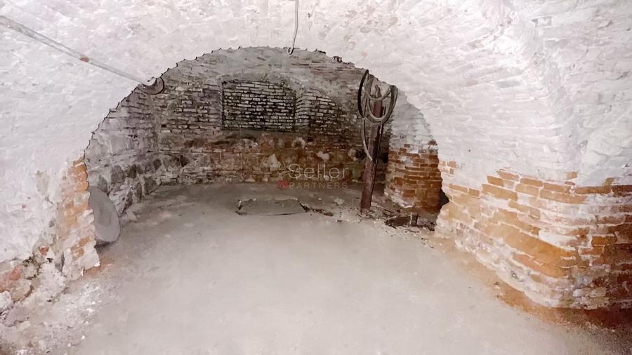 Birou, de 105 mp, în Brașovul Vechi