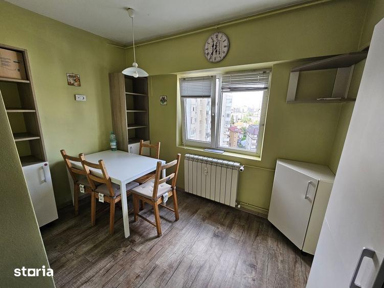 Apartament cu 3 camere decomandat, mobilat în Decebal