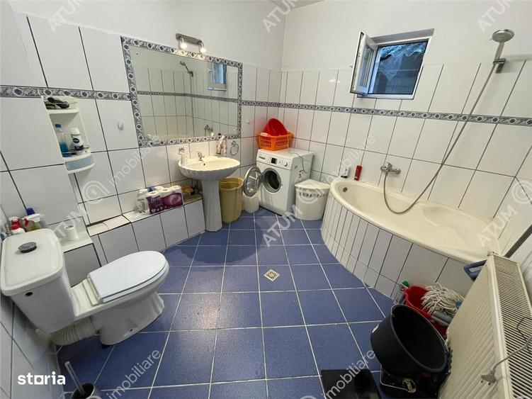 Apartament cu 3 camere decomandat, mobilat în Turnișor