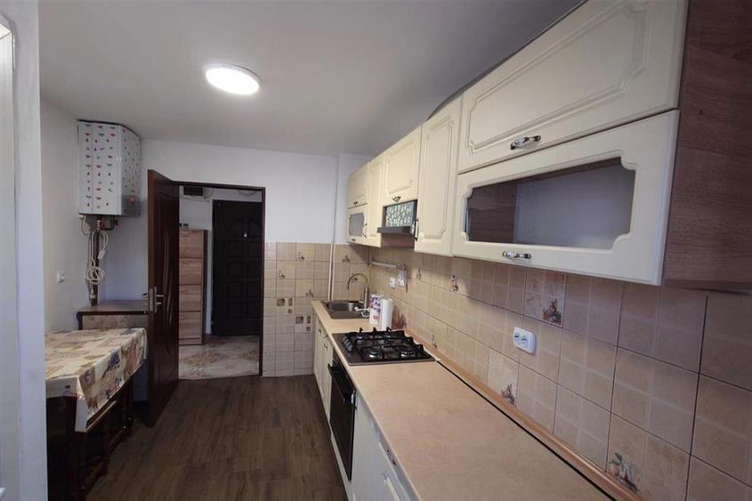 Apartament cu 3 camere decomandat, mobilat în Crișcior