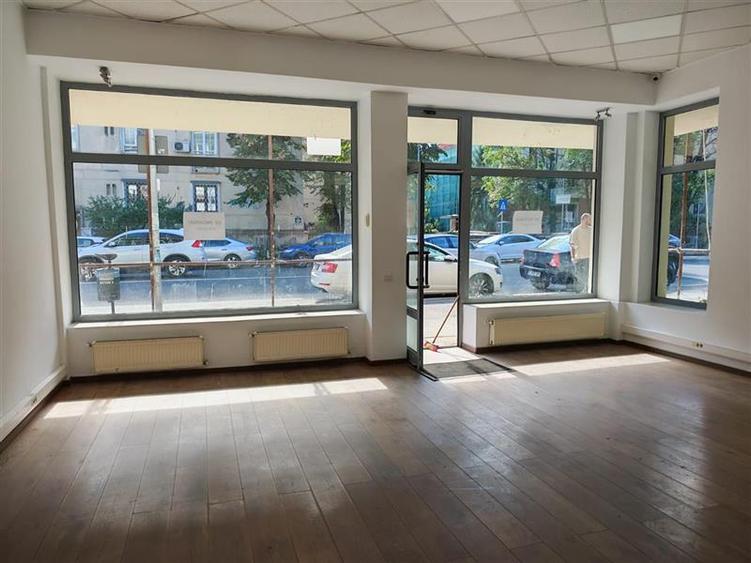 Spațiu comercial, de 127 mp, în Periferie