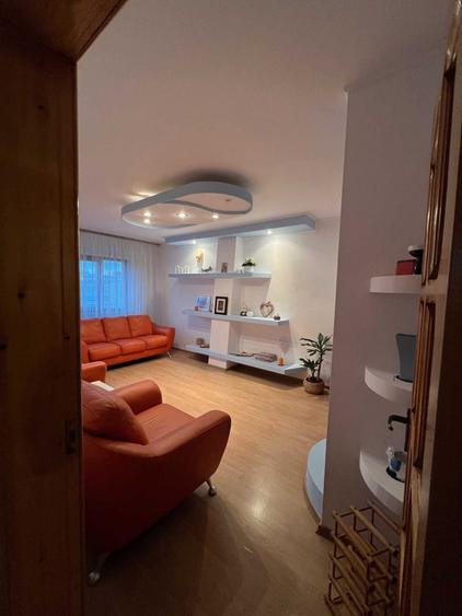 Apartament cu 3 camere decomandat în Eremia