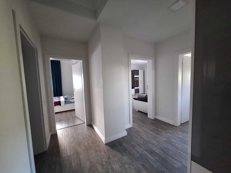 Apartament cu 3 camere decomandat în Cornitoiu
