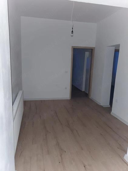 Apartament cu 3 camere decomandat în Exterior Vest