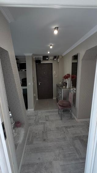 Apartament cu 3 camere decomandat în Lacu