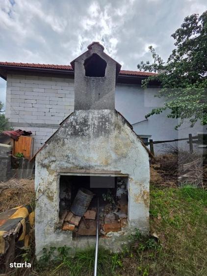 Casă cu 2 camere cu Teren 364 Mp în Angheluș