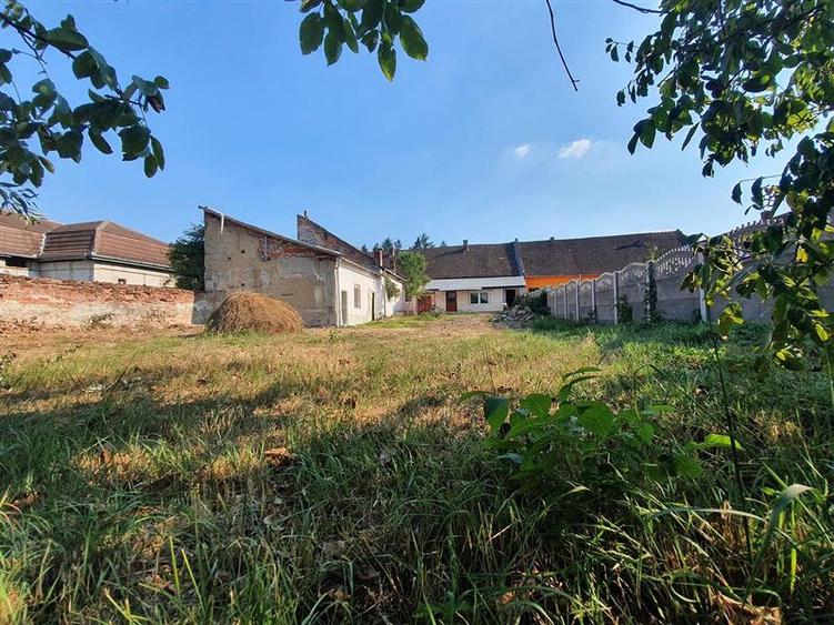 Casă individuală cu 6 camere cu Canalizare în Central