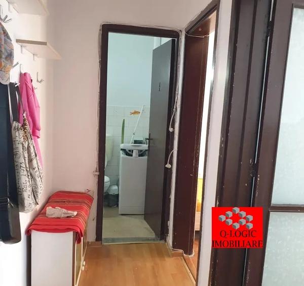 Apartament cu 2 camere nedecomandat în Tractorul