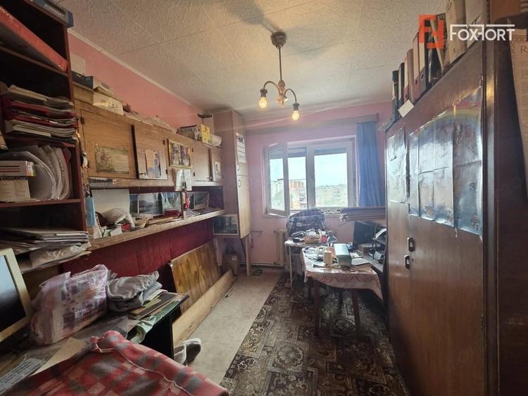 Apartament cu 4 camere semidecomandat în Micălaca
