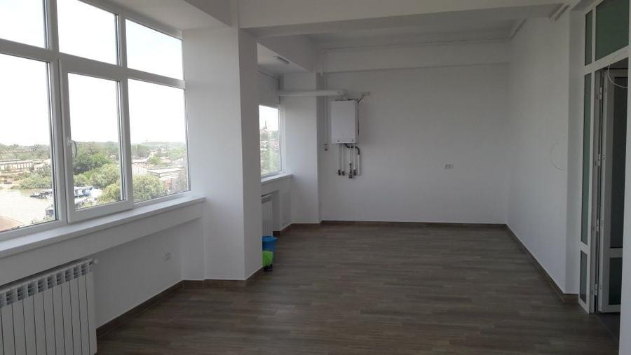 Spațiu comercial, de 74 mp, în Faleză