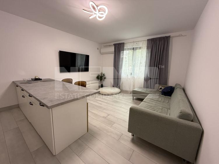 Apartament cu 3 camere decomandat, mobilat în Ultracentral