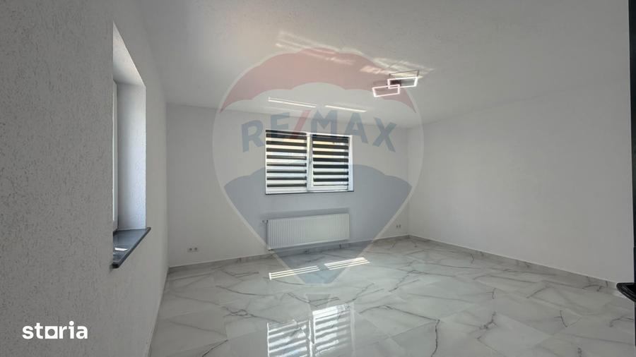 Casă cu 3 camere cu Teren 430 Mp în Central