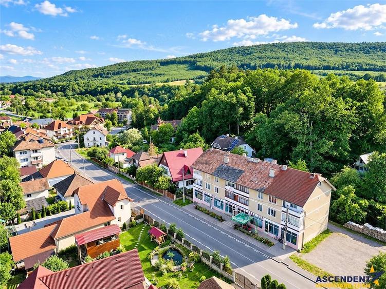Apartament cu 3 camere decomandat în Malnaș