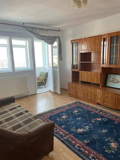 Apartament cu 3 camere decomandat în Casa de Cultură