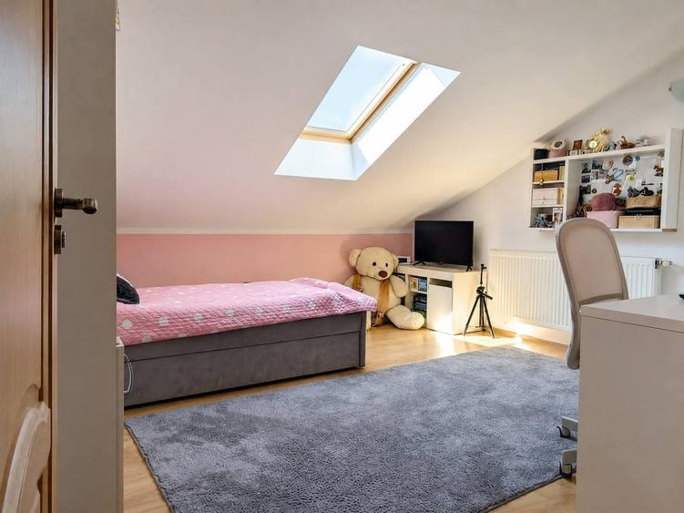 Apartament cu 3 camere decomandat, mobilat în Braytim