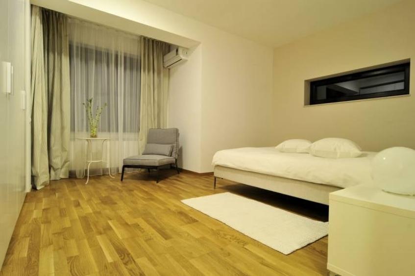 Apartament cu 4 camere decomandat, mobilat în Băneasa