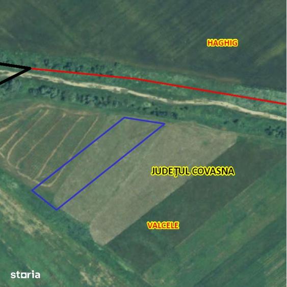 Teren de 8000 mp, în Vâlcele