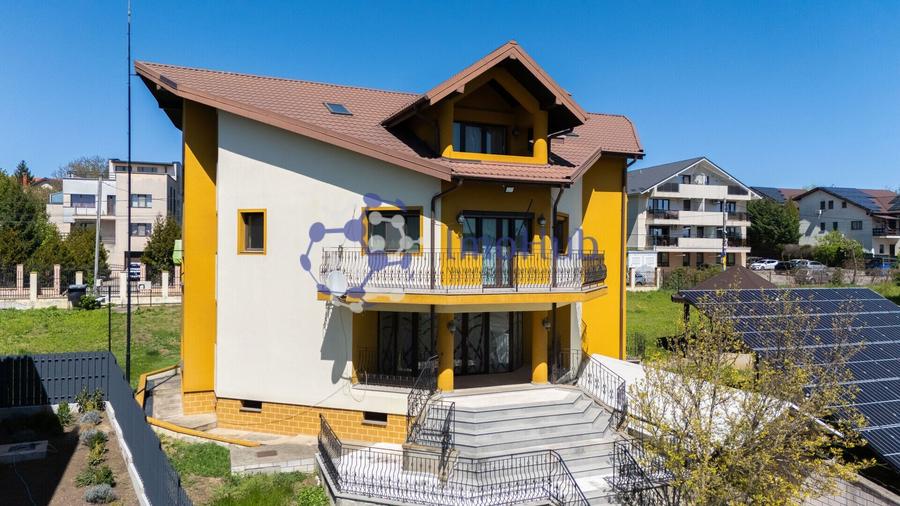 Casă cu 10 camere cu Canalizare în Valea Lupului