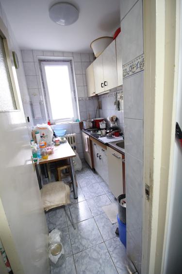 Apartament cu 4 camere semidecomandat în Apusului