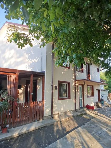 Casă cu 4 camere în Malu Mare