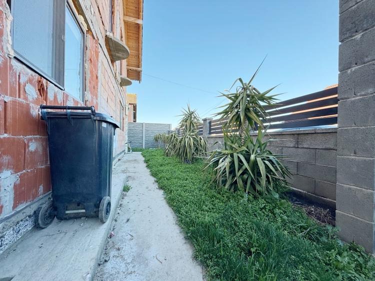 Casă individuală cu 5 camere cu Garaj în Sânmihaiu German