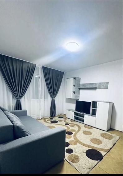 Apartament cu 3 camere semidecomandat în Dacia