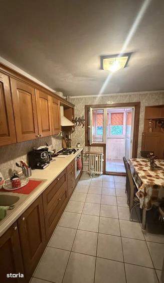 Apartament cu 4 camere în Drumul Taberei