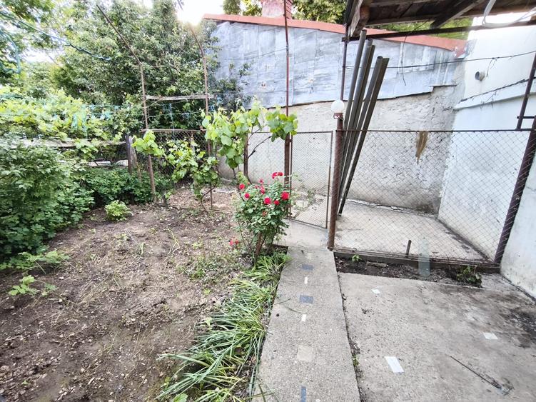 Casă cu 3 camere cu Teren 198 Mp în Eroilor