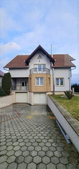 Casă individuală cu 5 camere cu Garaj în Câmpia Turzii