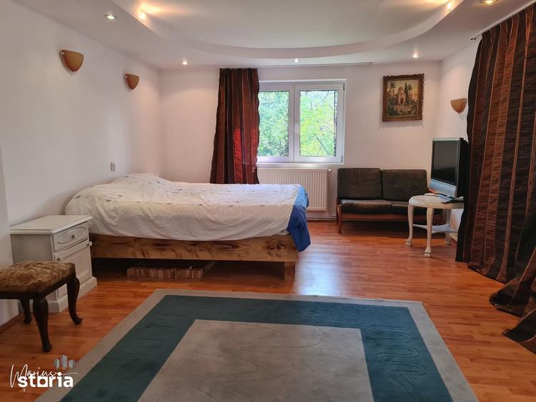 Casă cu 5 camere cu Teren 802 Mp în Central