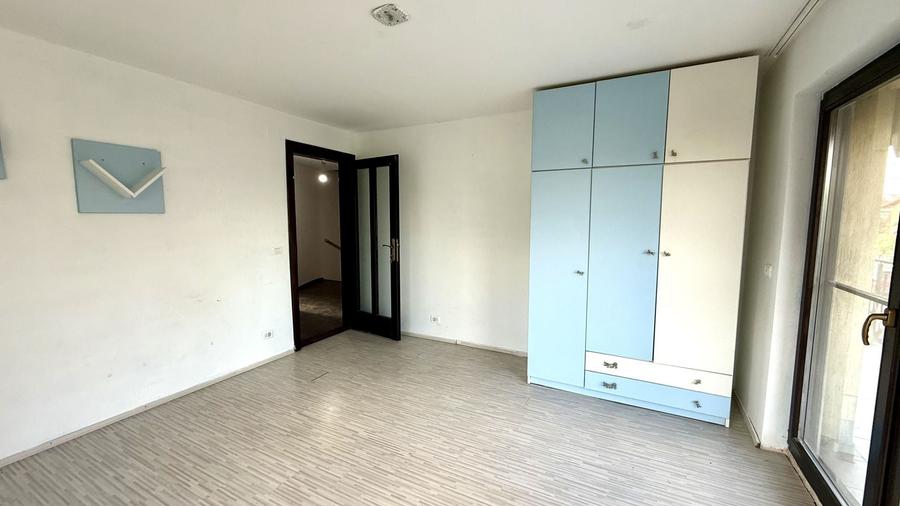 Duplex cu 5 camere cu Canalizare în Exterior Sud