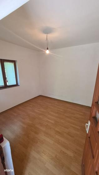 Casă cu 3 camere în Ciofrângeni