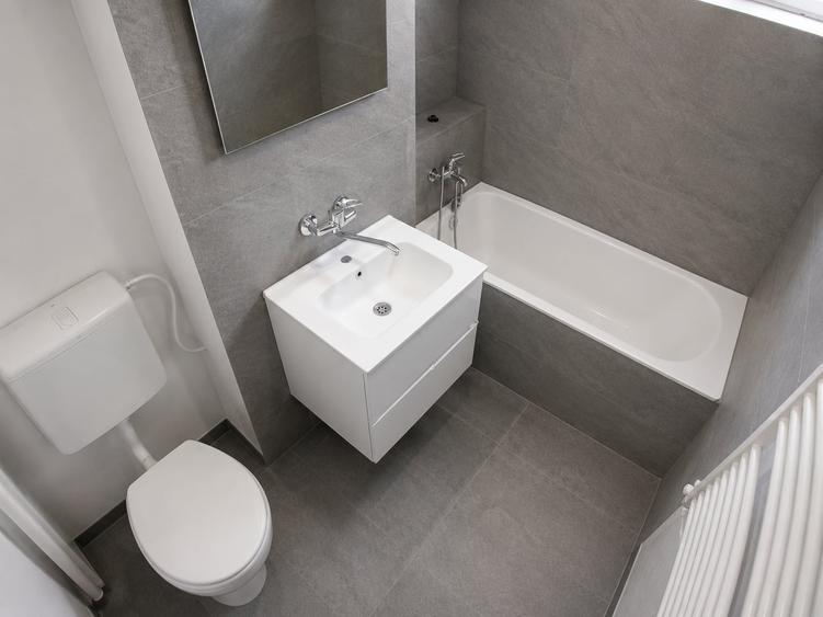 Apartament cu 2 camere semidecomandat, mobilat în Podu Roș