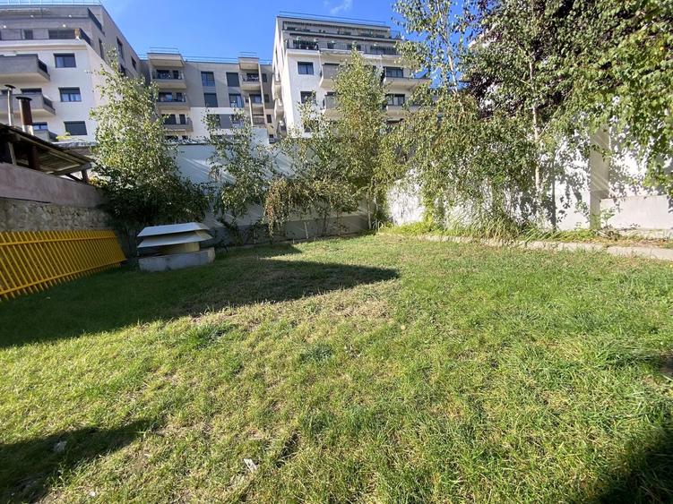 Apartament cu 3 camere semidecomandat în Domenii