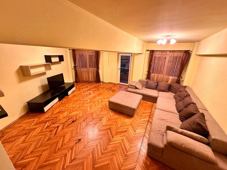 Apartament cu 4 camere decomandat în Complex Studențesc