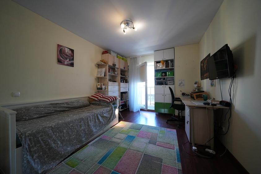Apartament cu 5 camere decomandat, mobilat în Basarabia