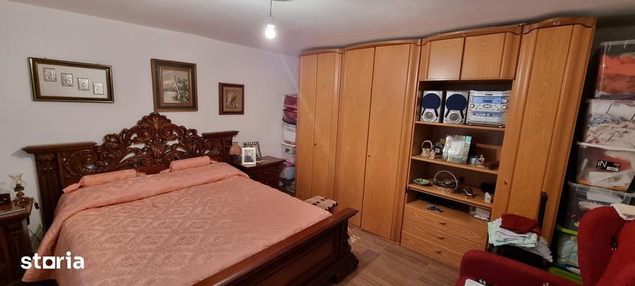 Casă cu 4 camere cu Teren 1400 Mp în Mihai Eminescu