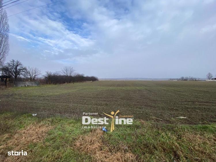 Teren de 7200 mp, în Girov