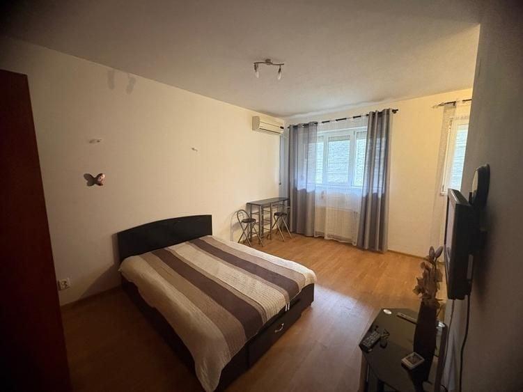 Garsonieră decomandată în Apărătorii Patriei