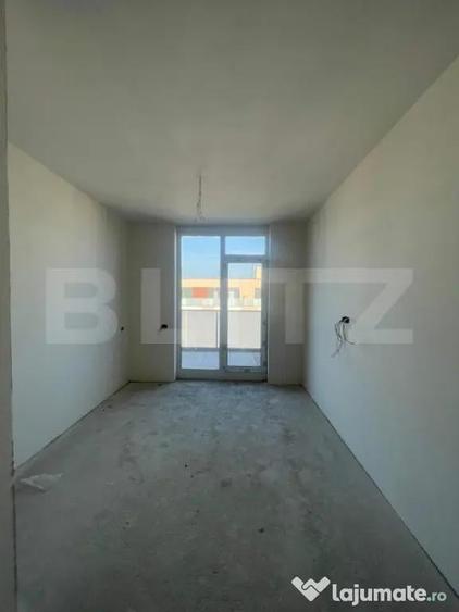 Apartament cu 3 camere semidecomandat în Torontalului