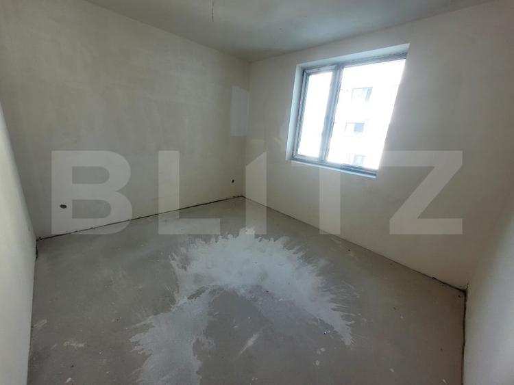 Apartament cu 3 camere semidecomandat în Între Lacuri