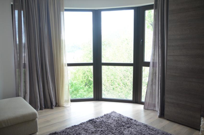 Apartament cu 3 camere decomandat în Dealul Cetății