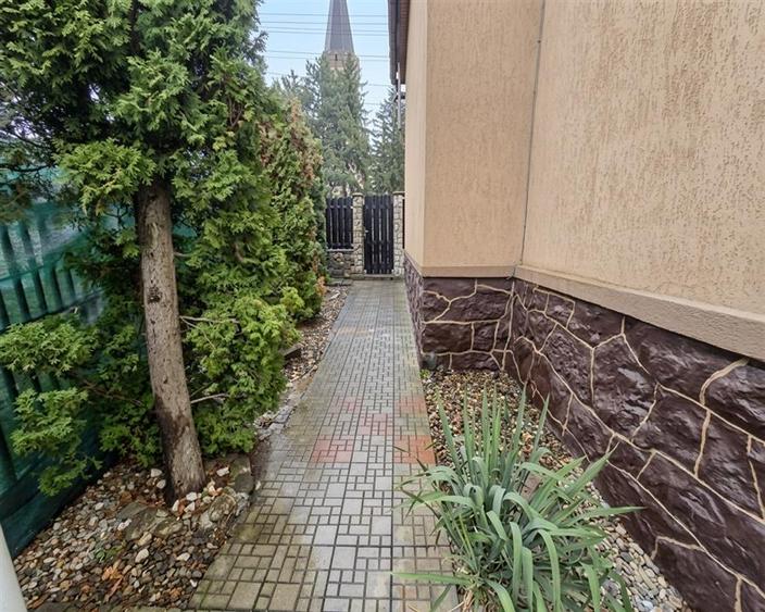 Casă cu 3 camere cu Teren 400 Mp în Central