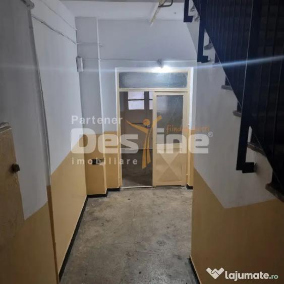 Apartament cu 3 camere semidecomandat în 5 Călărasi