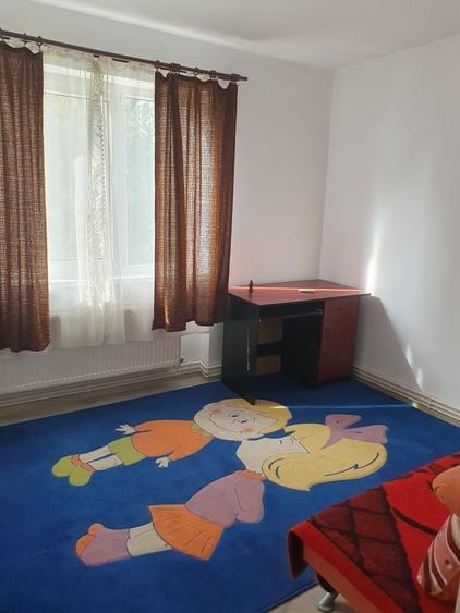 Apartament cu 4 camere semidecomandat în Săsar