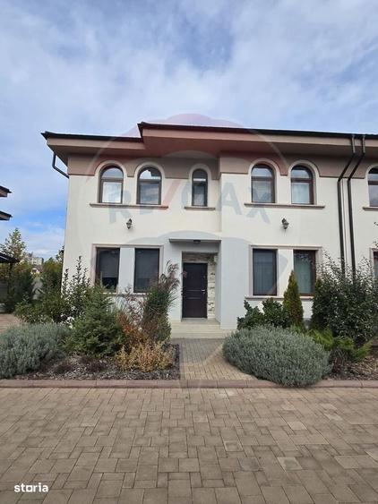 Casă cu 4 camere cu Teren 300 Mp în Ferme