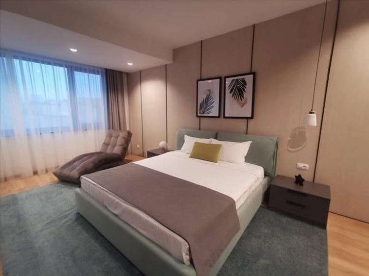 Apartament cu 3 camere decomandat, mobilat în Central