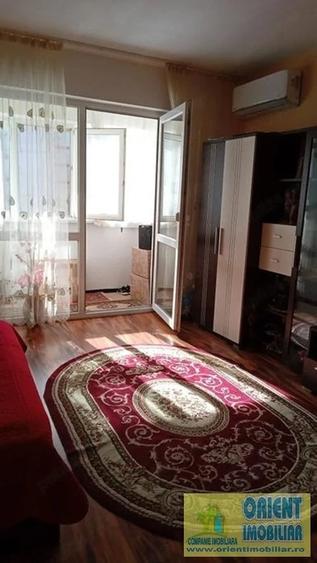 Garsonieră decomandată în Poarta 6