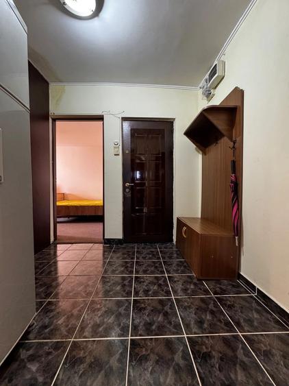 Apartament cu 2 camere decomandat în Podul de Fier