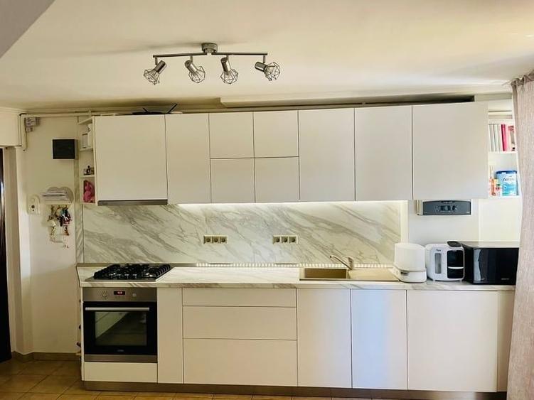 Apartament cu 3 camere semidecomandat în Central